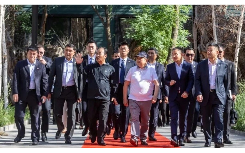 吉爾吉斯共和國總理阿·扎帕羅夫到訪(fǎng)野馬集團