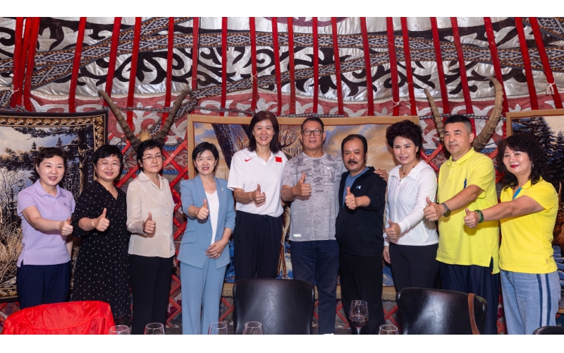 國家女排主教練郎平參觀(guān)園區