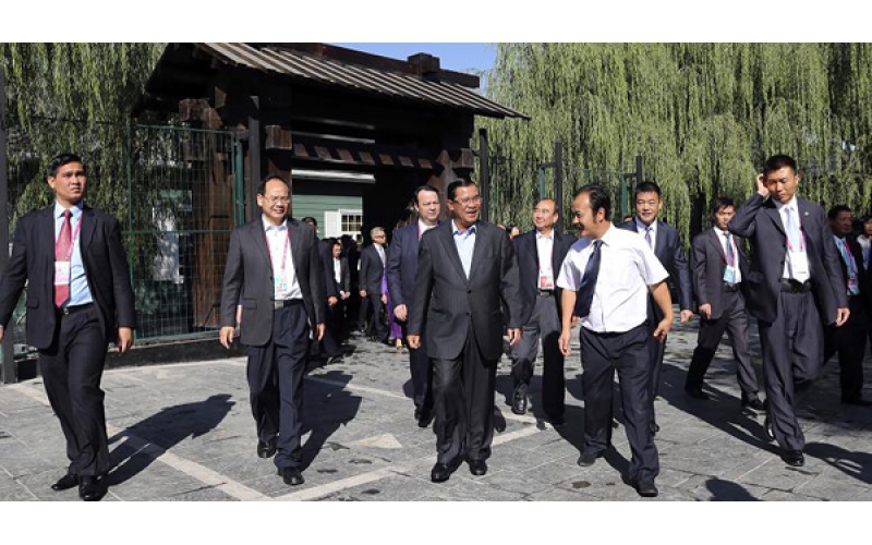 柬埔寨首相洪森訪(fǎng)問(wèn)野馬集團