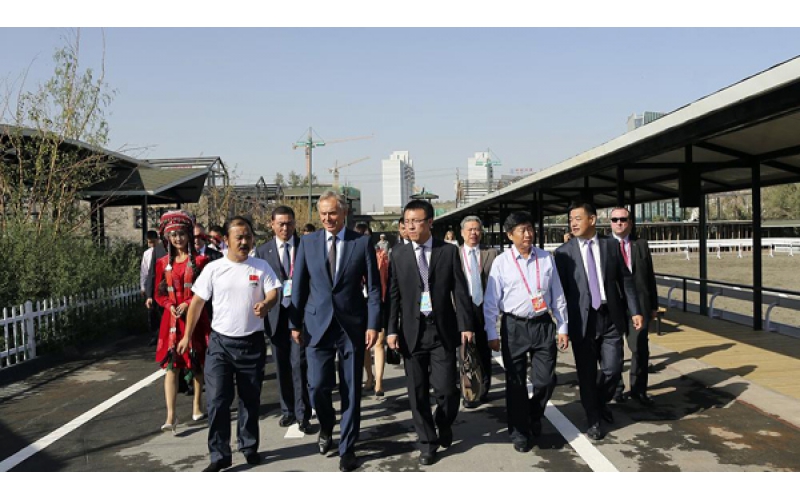 英國前首相布萊爾訪(fǎng)問(wèn)野馬集團