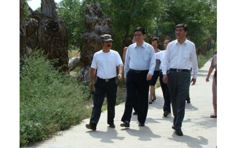 人力資源和社會(huì )保障部部長(cháng)尹蔚民在我公司參觀(guān)考察